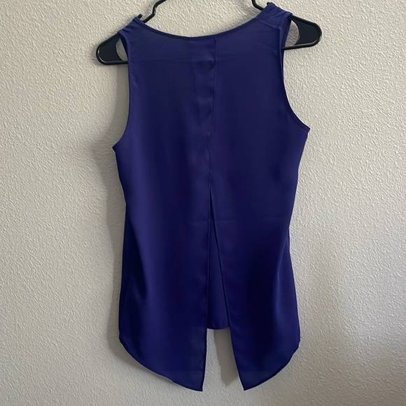 EXPRESS Back Slit Sleeveless Blouse Tank - Picture 3 of 7